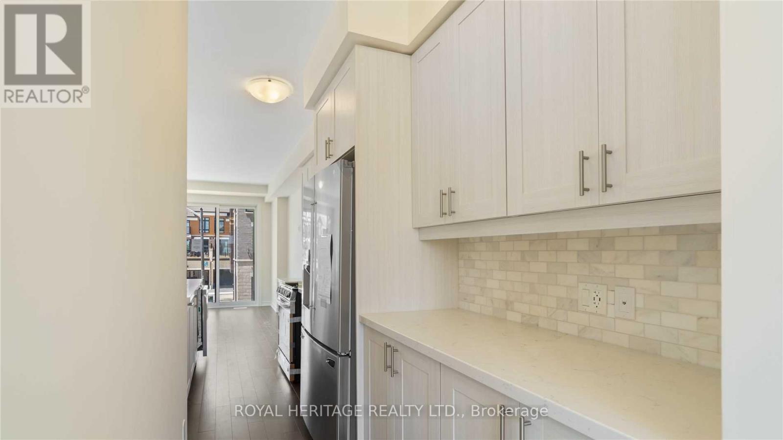 Photo 6 of 46 Lake Trail Way, Whitby ON
