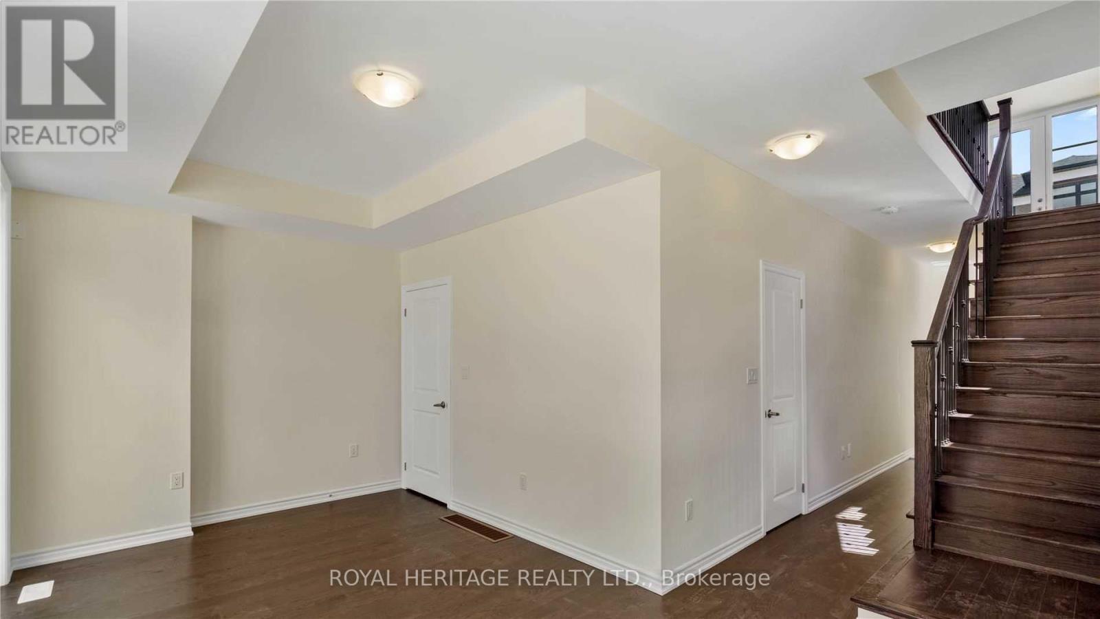 Photo 7 of 46 Lake Trail Way, Whitby ON