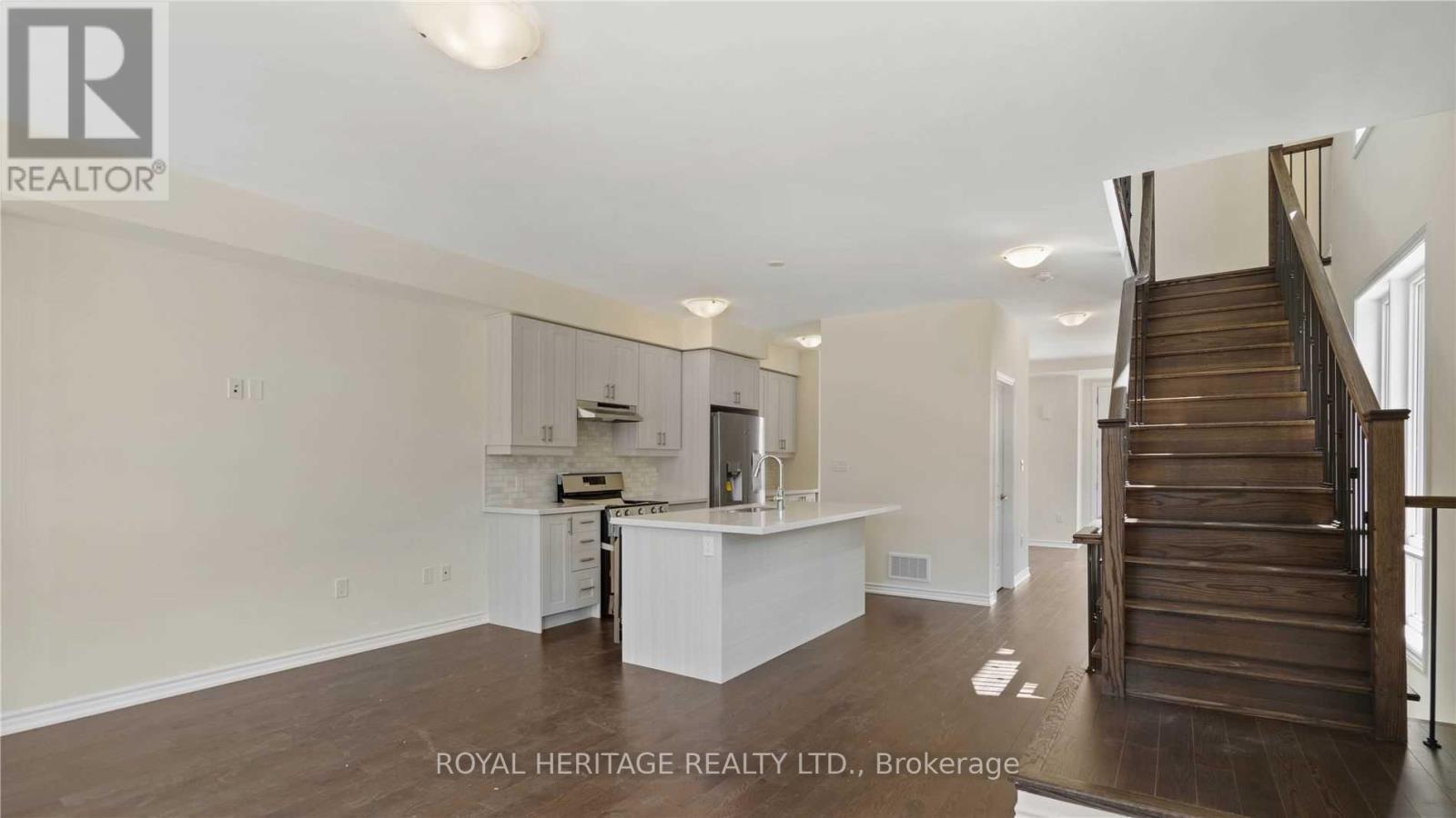 Photo 9 of 46 Lake Trail Way, Whitby ON