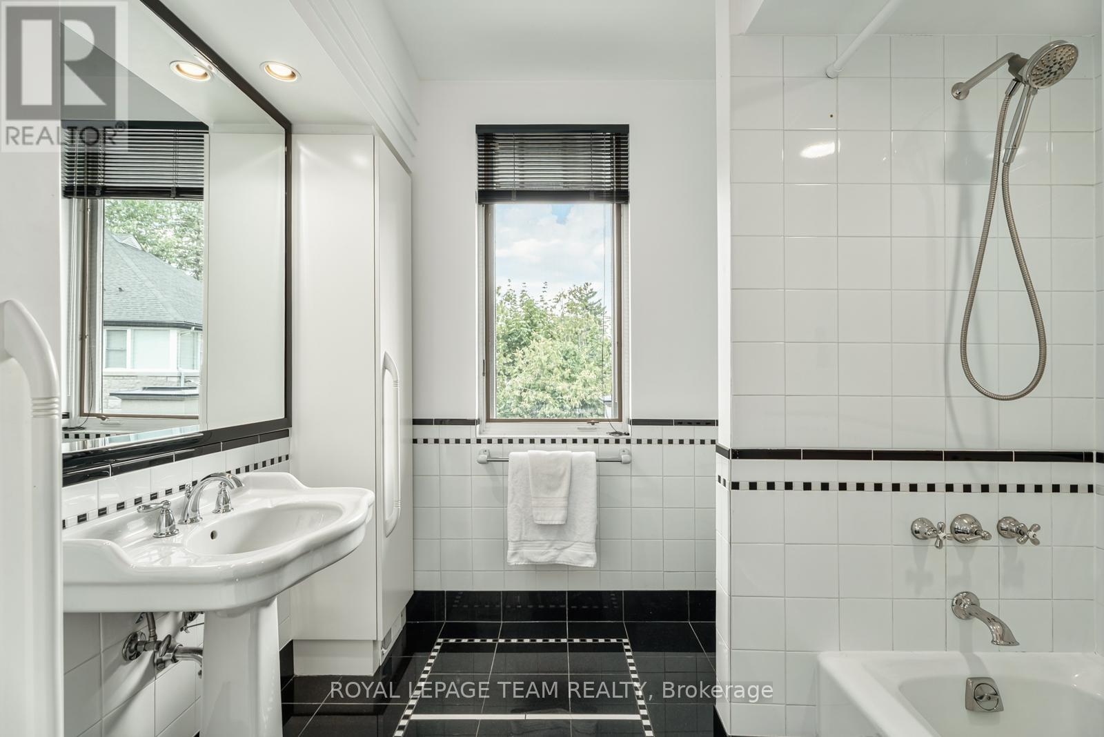 Photo 24 of 725 Manor Avenue, Ottawa ON