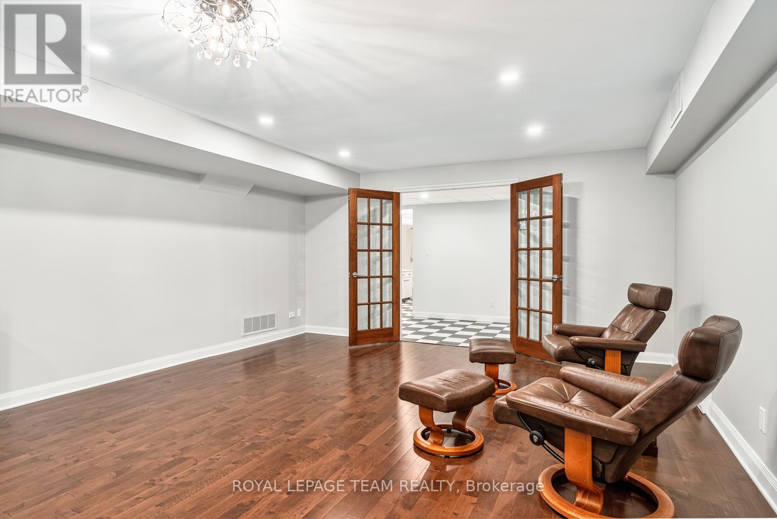 Photo 31 of 725 Manor Avenue, Ottawa ON