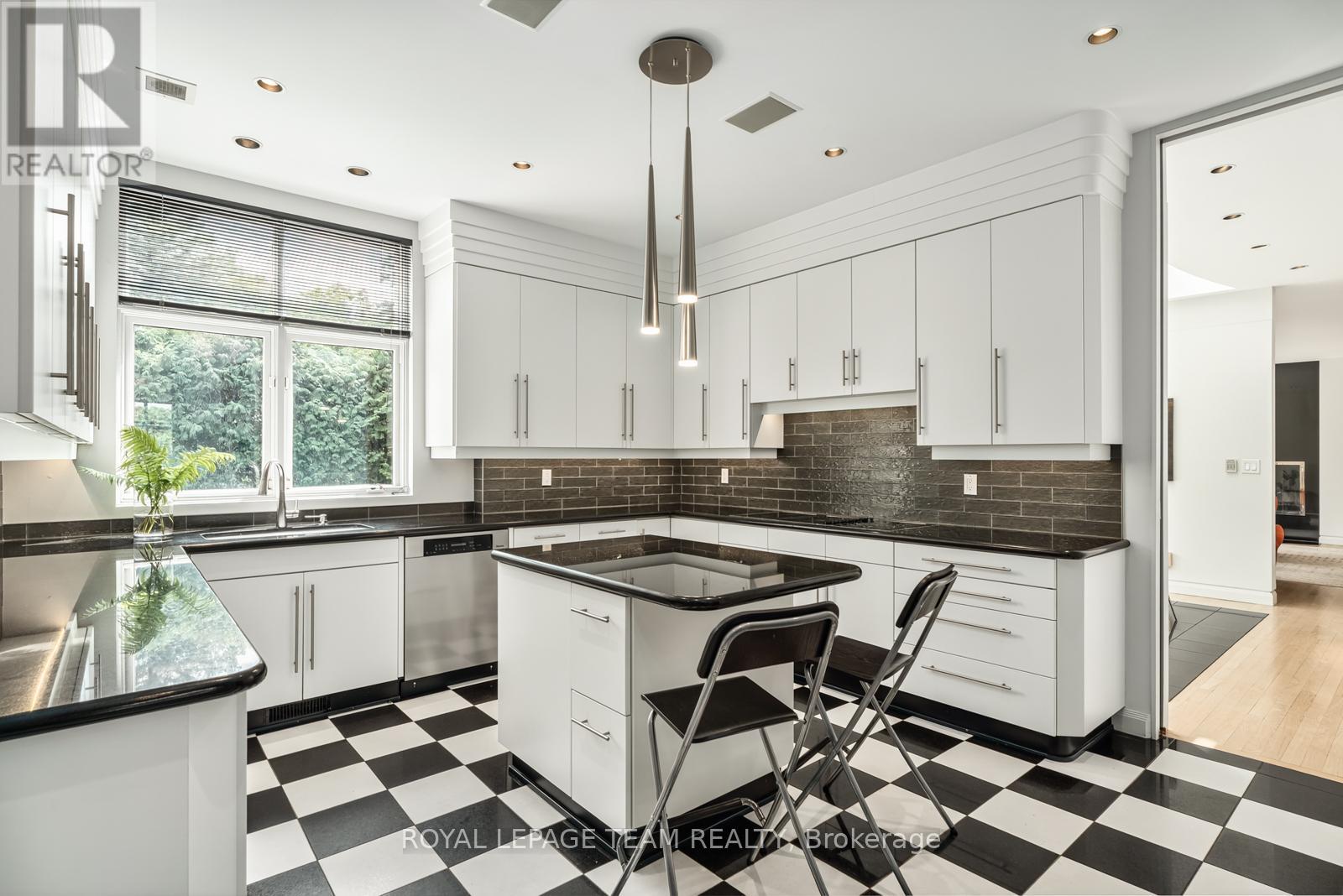 Photo 8 of 725 Manor Avenue, Ottawa ON