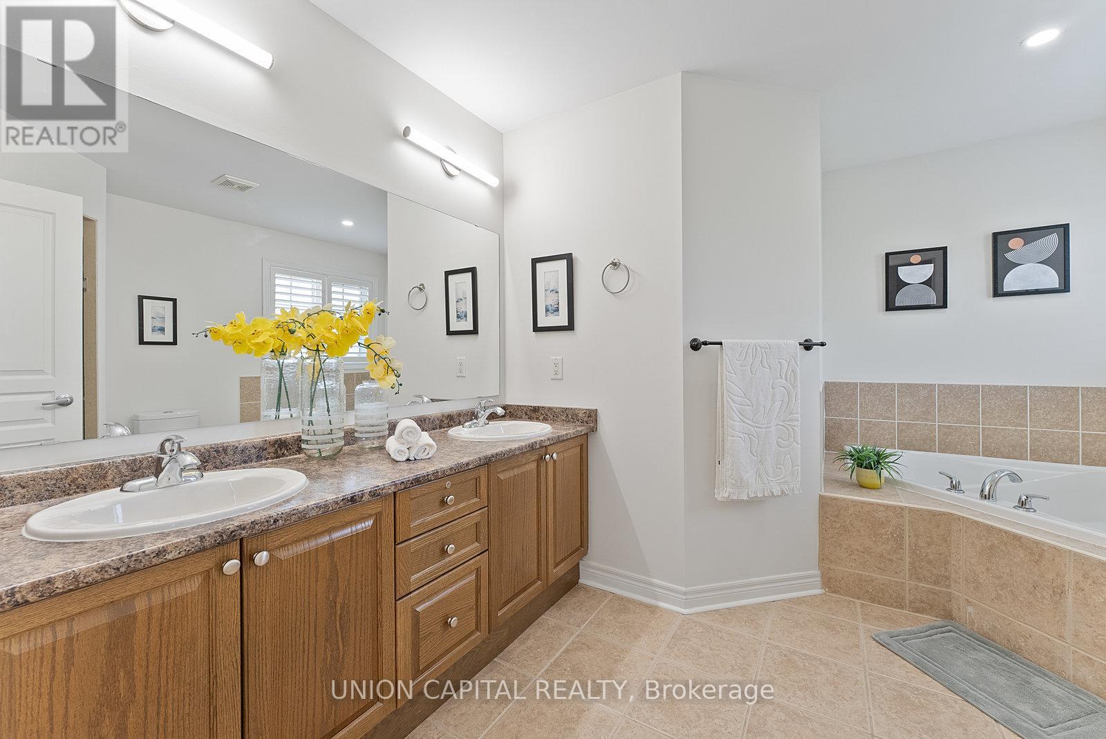 Photo 25 of 57 Routledge Drive, Richmond Hill ON