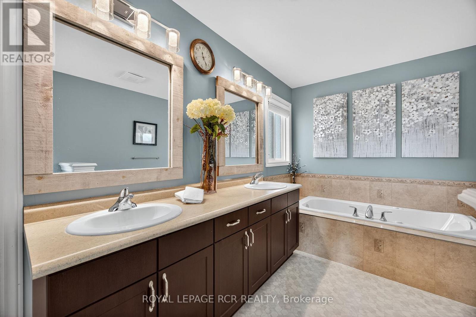 Photo 24 of 2 Irwin Crescent, New Tecumseth ON