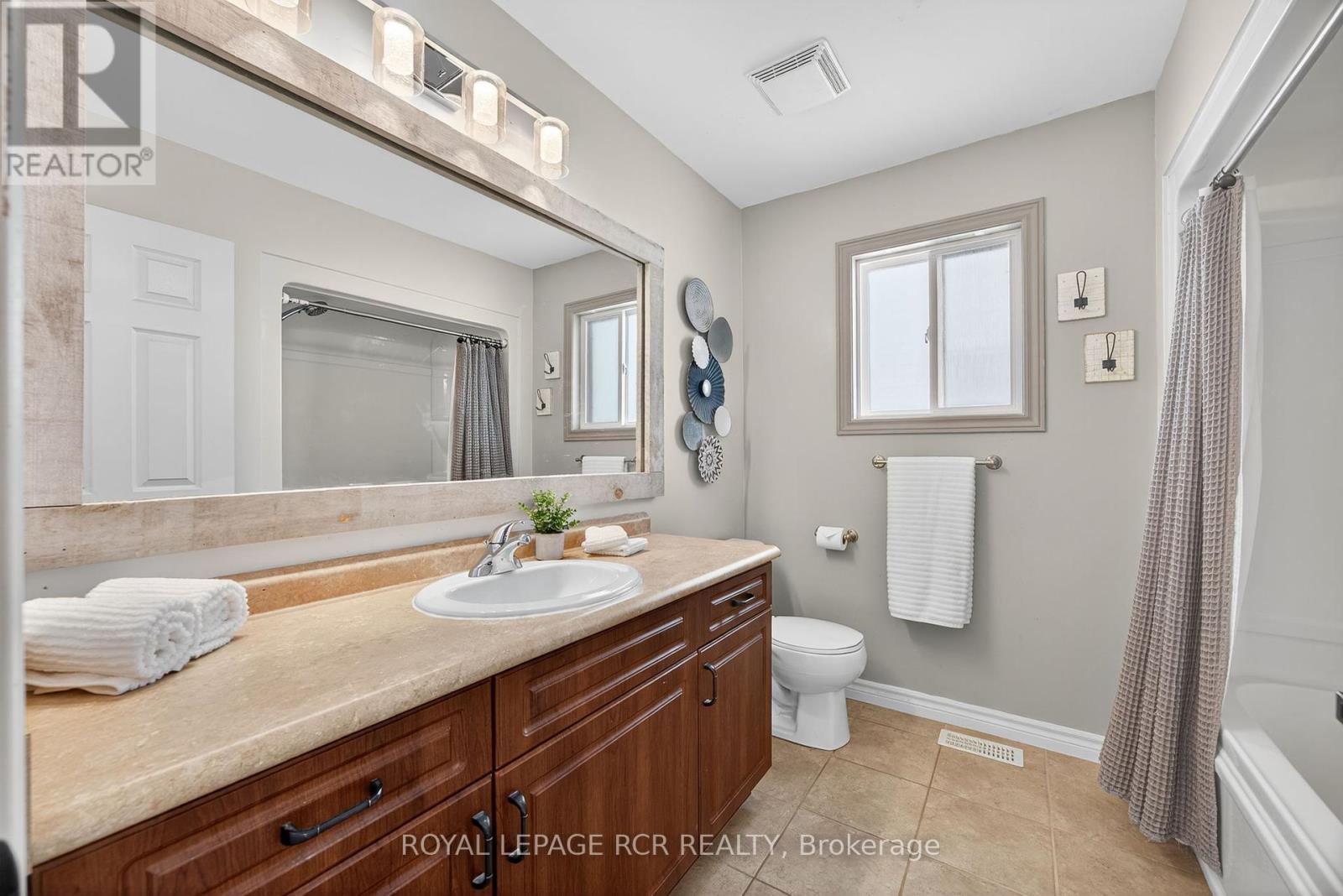 Photo 29 of 2 Irwin Crescent, New Tecumseth ON