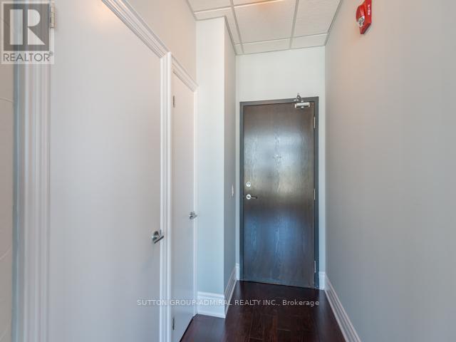 Photo 4 of 501 10376 Yonge Street, Richmond Hill ON