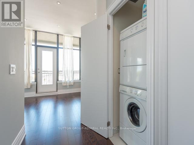Photo 6 of 501 10376 Yonge Street, Richmond Hill ON
