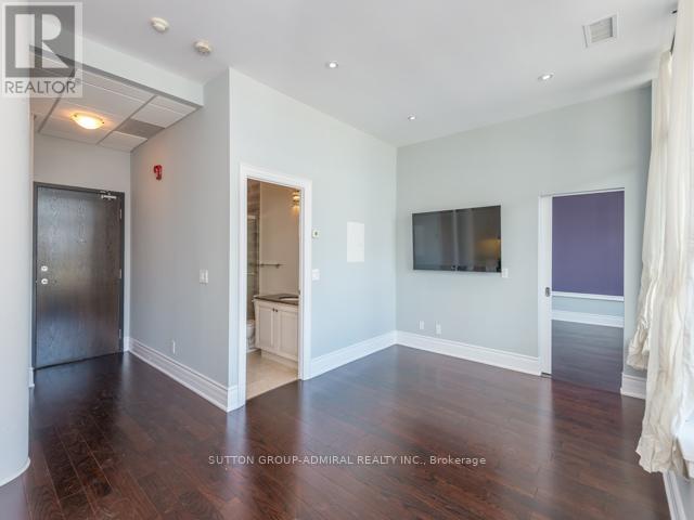 Photo 9 of 501 10376 Yonge Street, Richmond Hill ON