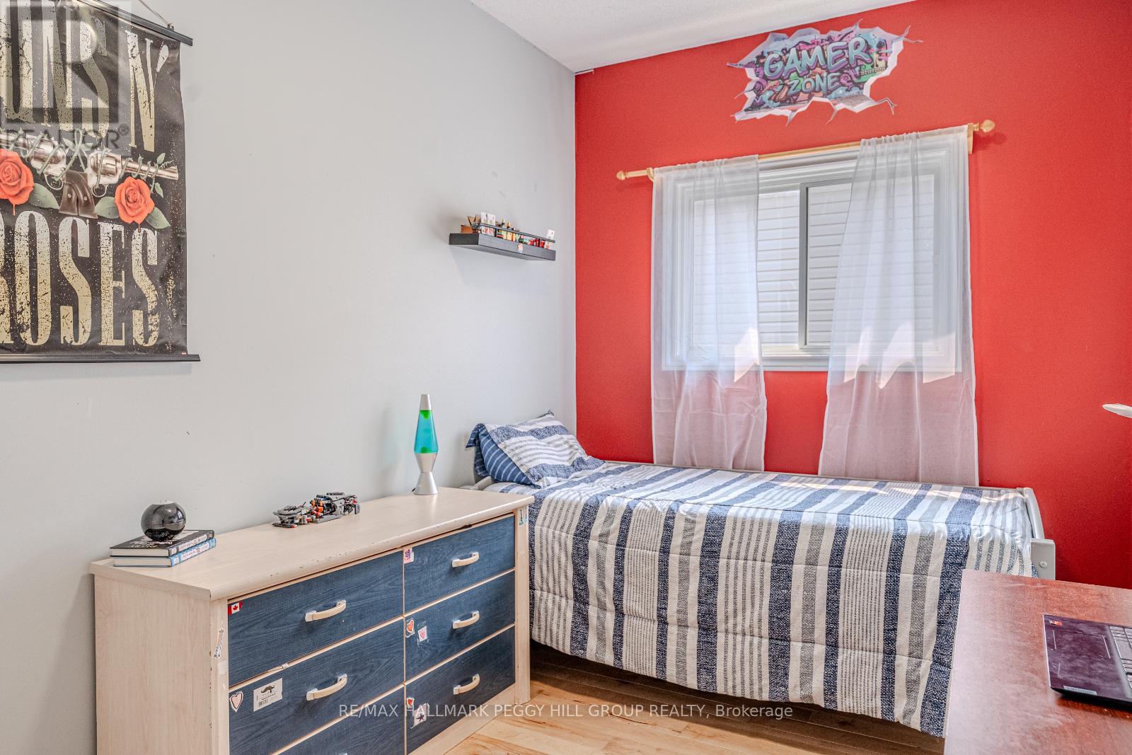 Photo 13 of 255 Mapleton Avenue, Barrie ON