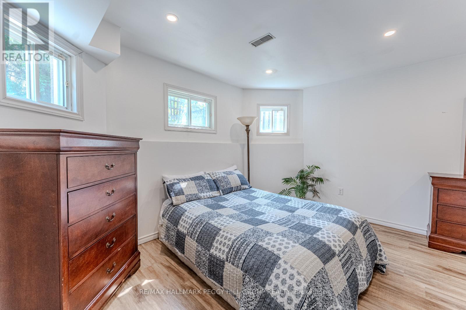 Photo 19 of 255 Mapleton Avenue, Barrie ON