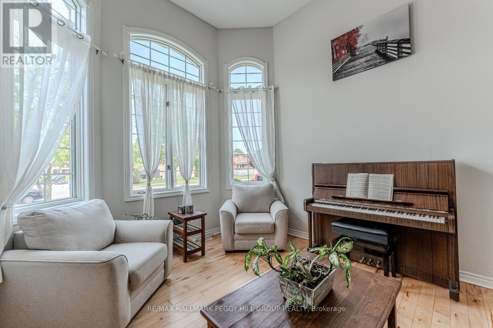 Photo 3 of 255 Mapleton Avenue, Barrie ON