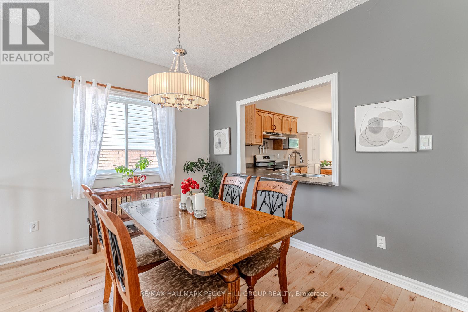Photo 6 of 255 Mapleton Avenue, Barrie ON