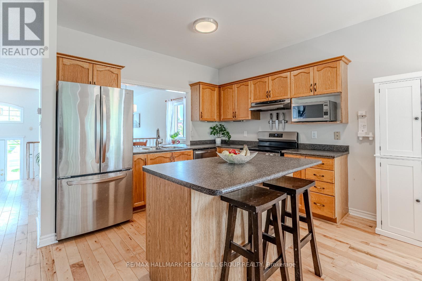 Photo 7 of 255 Mapleton Avenue, Barrie ON