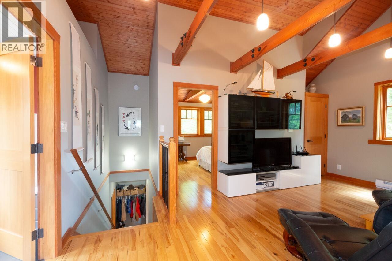 2 Bed, 2 Bath House for Sale in Gambier Island – 1029 CENTER BAY ROAD, Gambier Island - Image 17