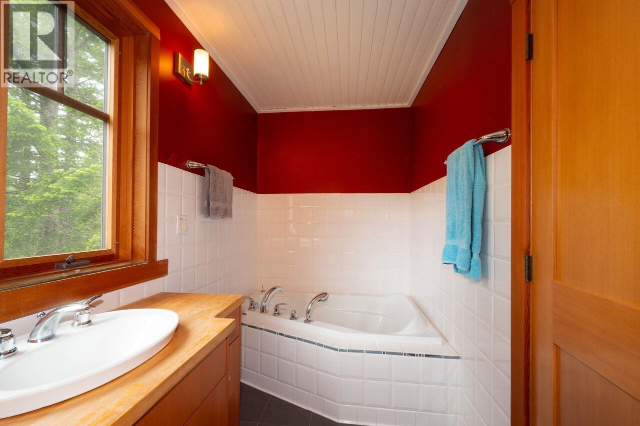 2 Bed, 2 Bath House for Sale in Gambier Island – 1029 CENTER BAY ROAD, Gambier Island - Image 24