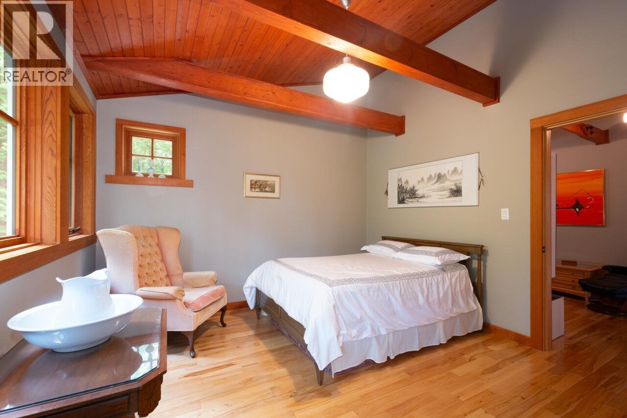 2 Bed, 2 Bath House for Sale in Gambier Island – 1029 CENTER BAY ROAD, Gambier Island - Image 22
