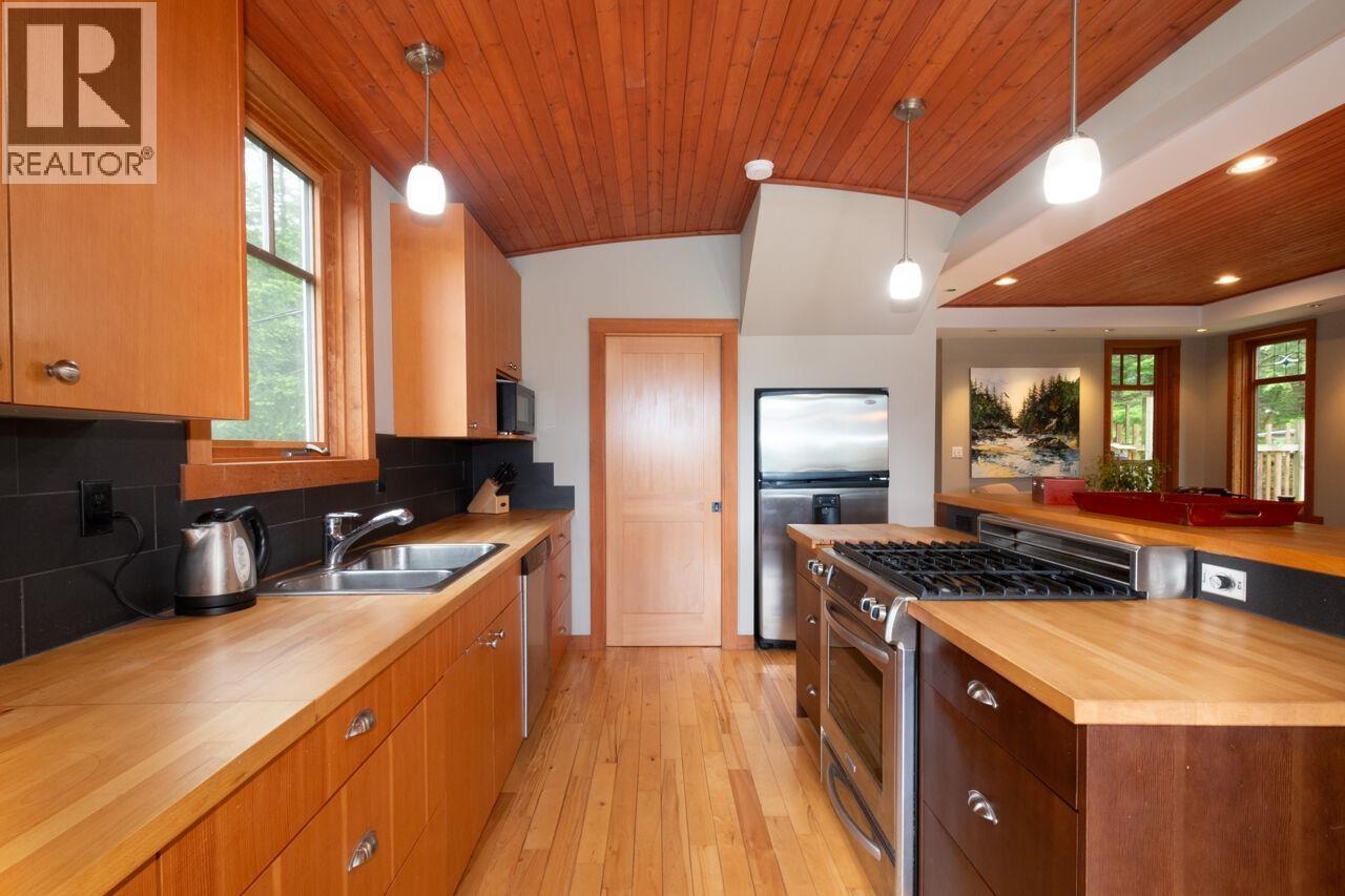 2 Bed, 2 Bath House for Sale in Gambier Island – 1029 CENTER BAY ROAD, Gambier Island - Image 11