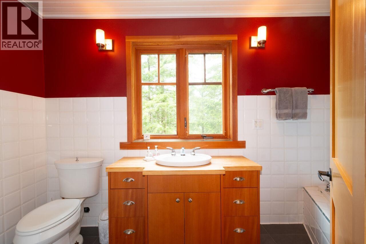 2 Bed, 2 Bath House for Sale in Gambier Island – 1029 CENTER BAY ROAD, Gambier Island - Image 23