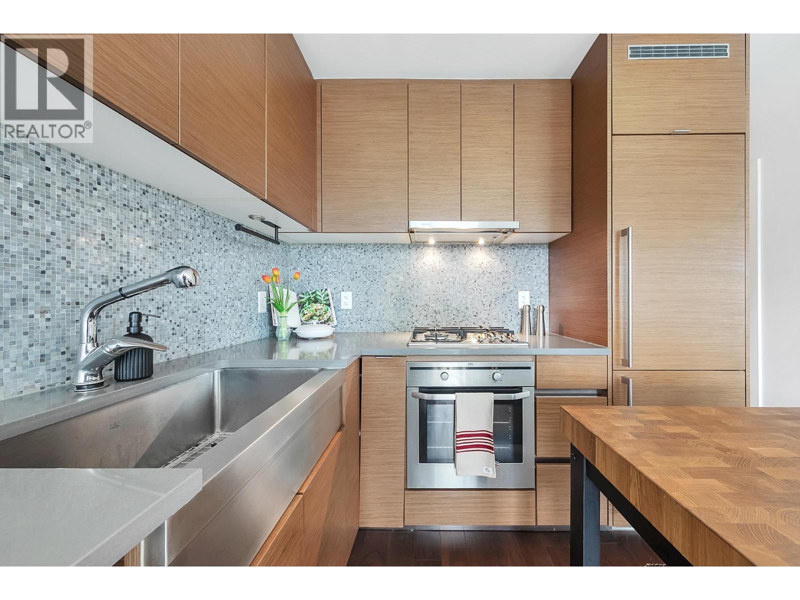 Photo 4 of 1502 565 Smithe Street, Vancouver BC