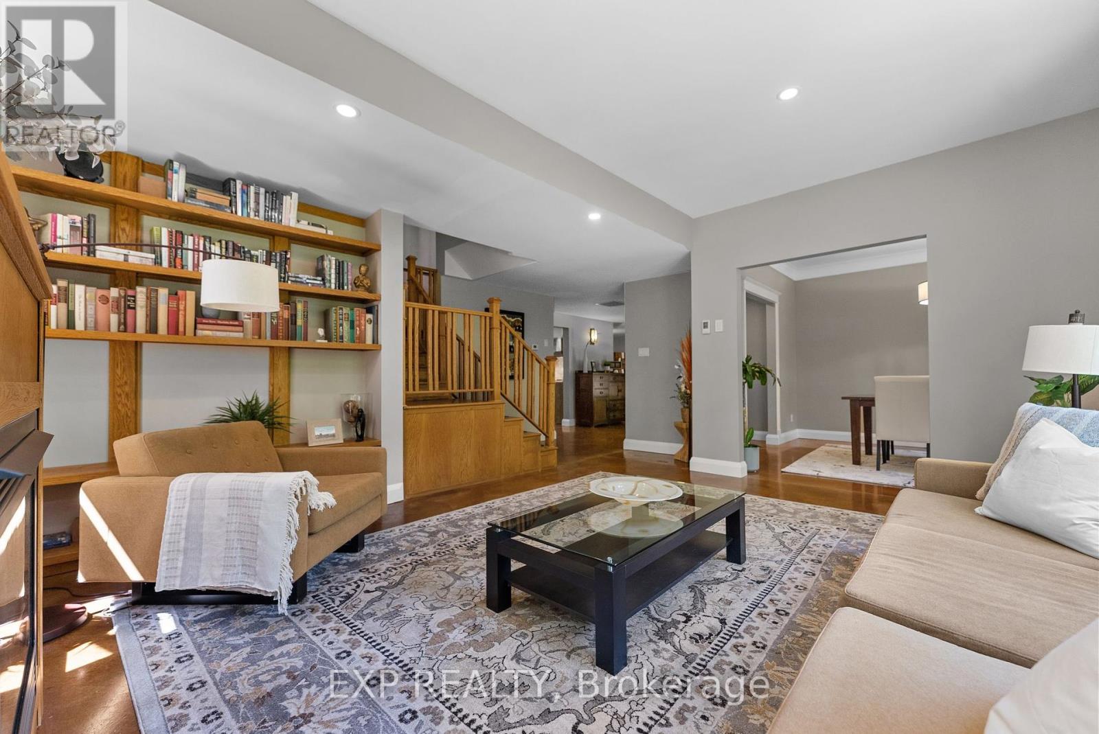 Photo 12 of 5759 Queenscourt Crescent, Ottawa ON
