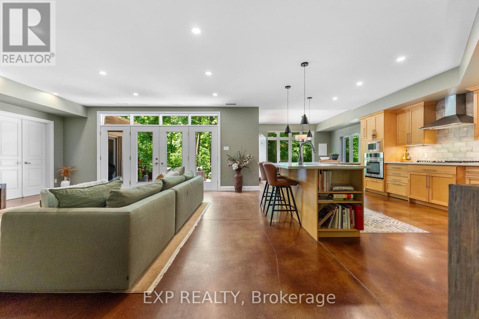 Photo 15 of 5759 Queenscourt Crescent, Ottawa ON