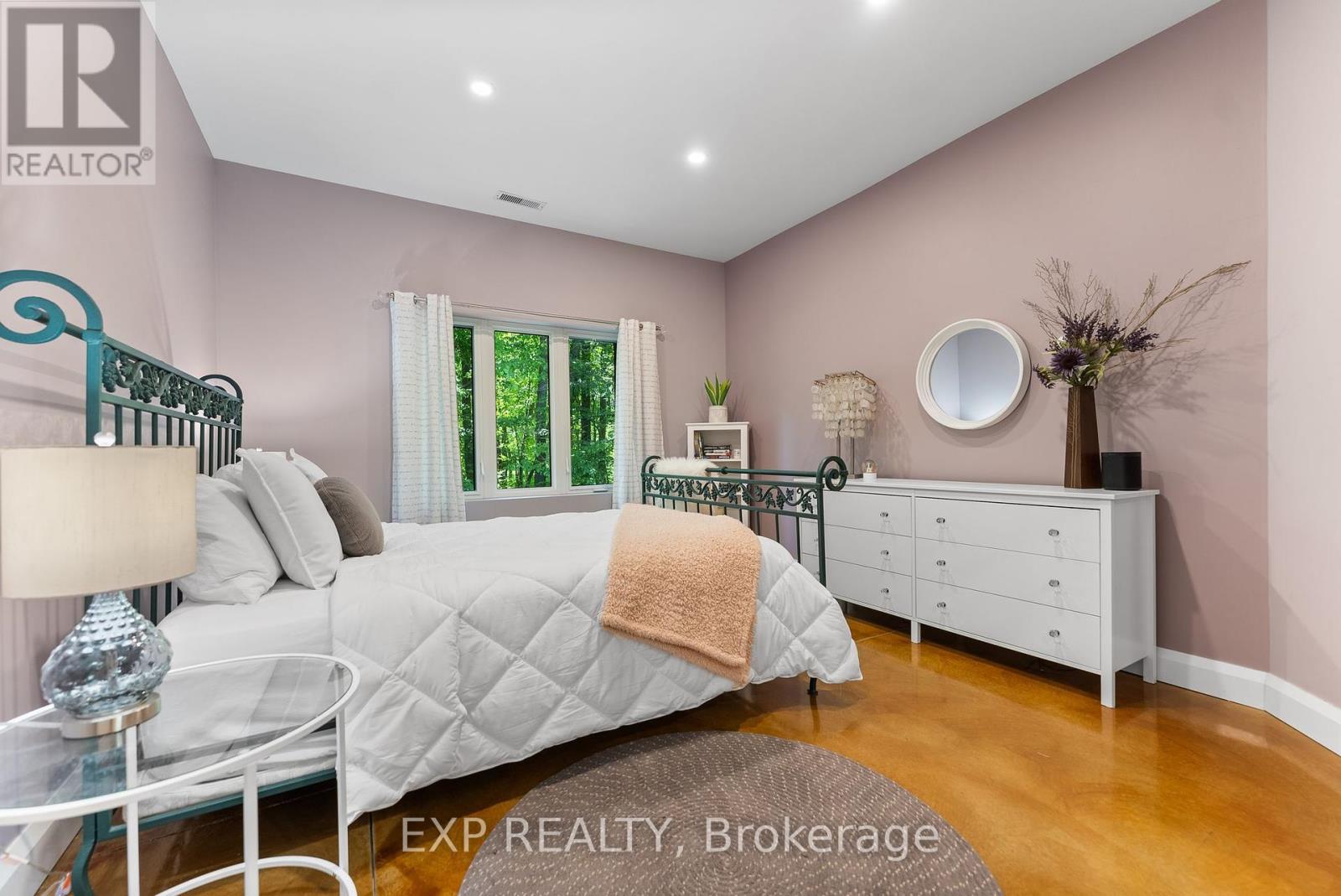 Photo 33 of 5759 Queenscourt Crescent, Ottawa ON