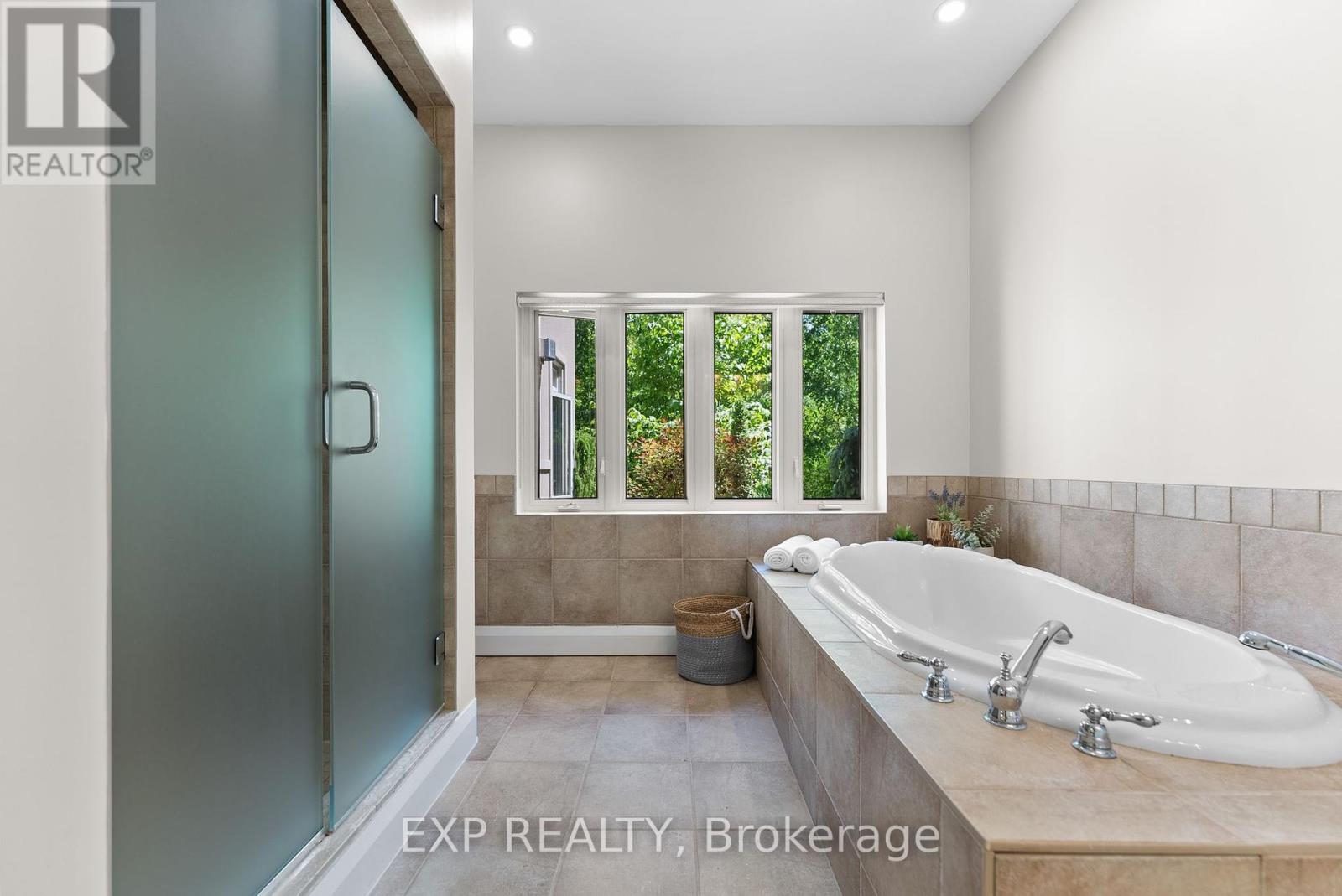 Photo 34 of 5759 Queenscourt Crescent, Ottawa ON