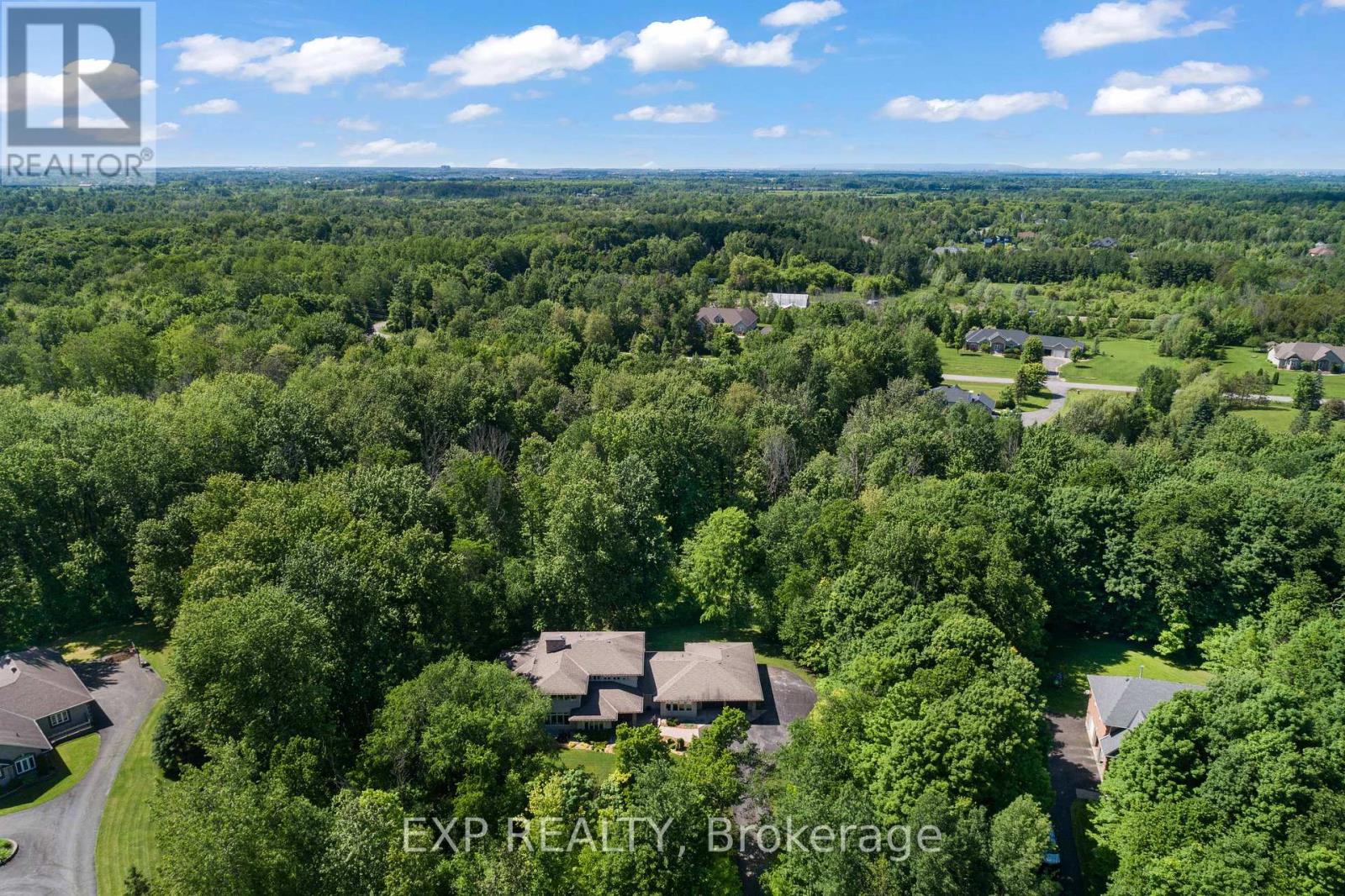 Photo 6 of 5759 Queenscourt Crescent, Ottawa ON