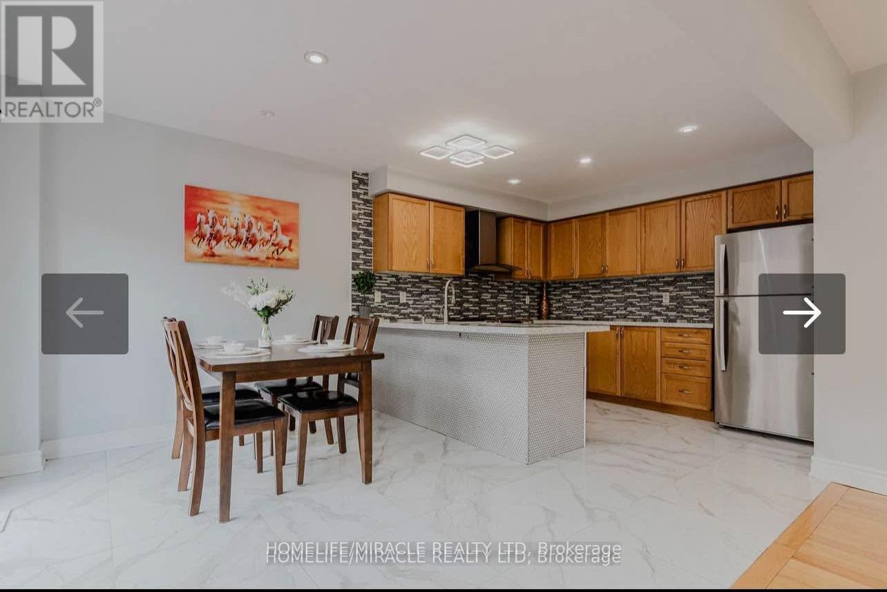 Photo 12 of 27 Silver Egret Road, Brampton ON