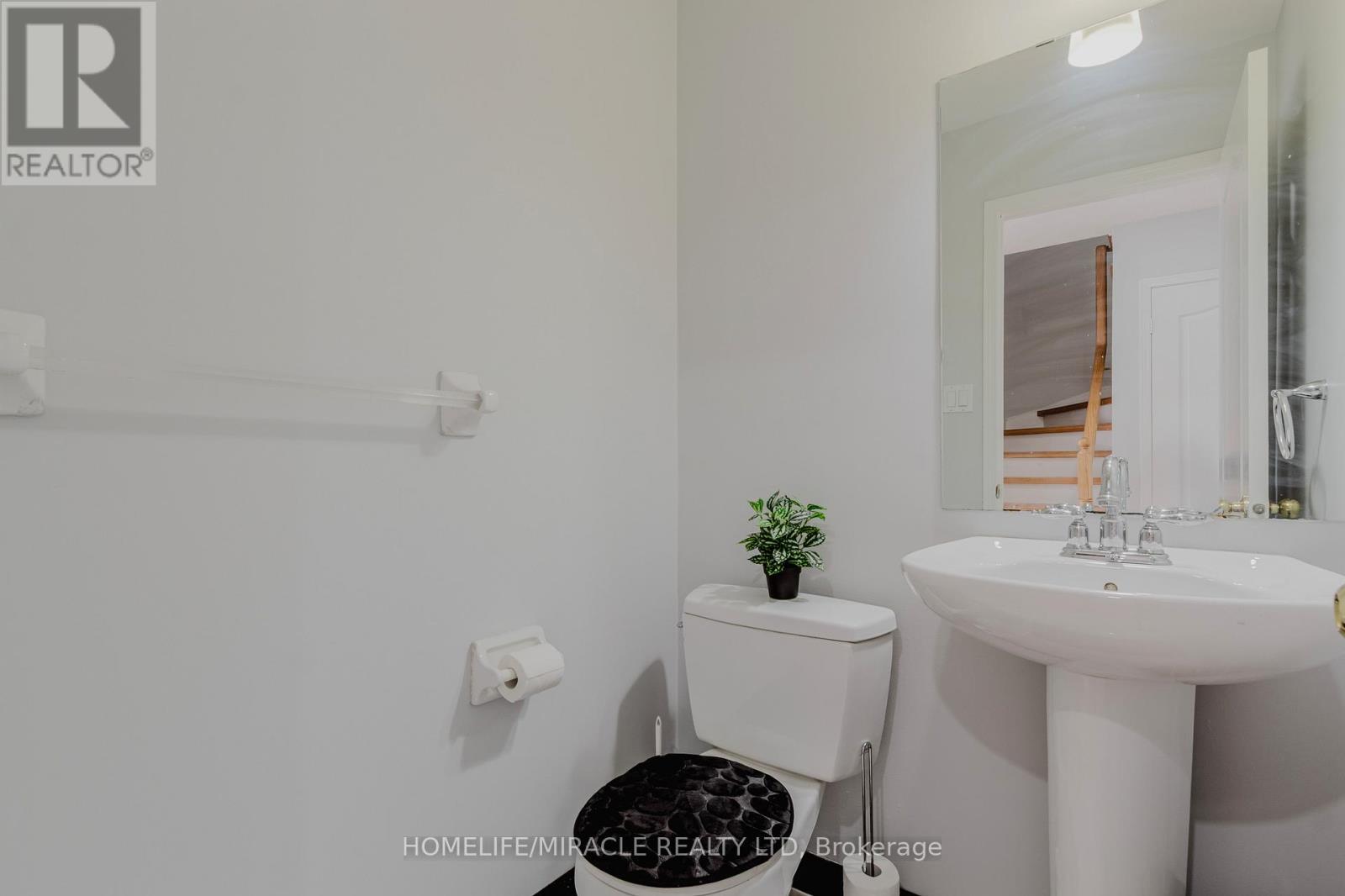 Photo 15 of 27 Silver Egret Road, Brampton ON