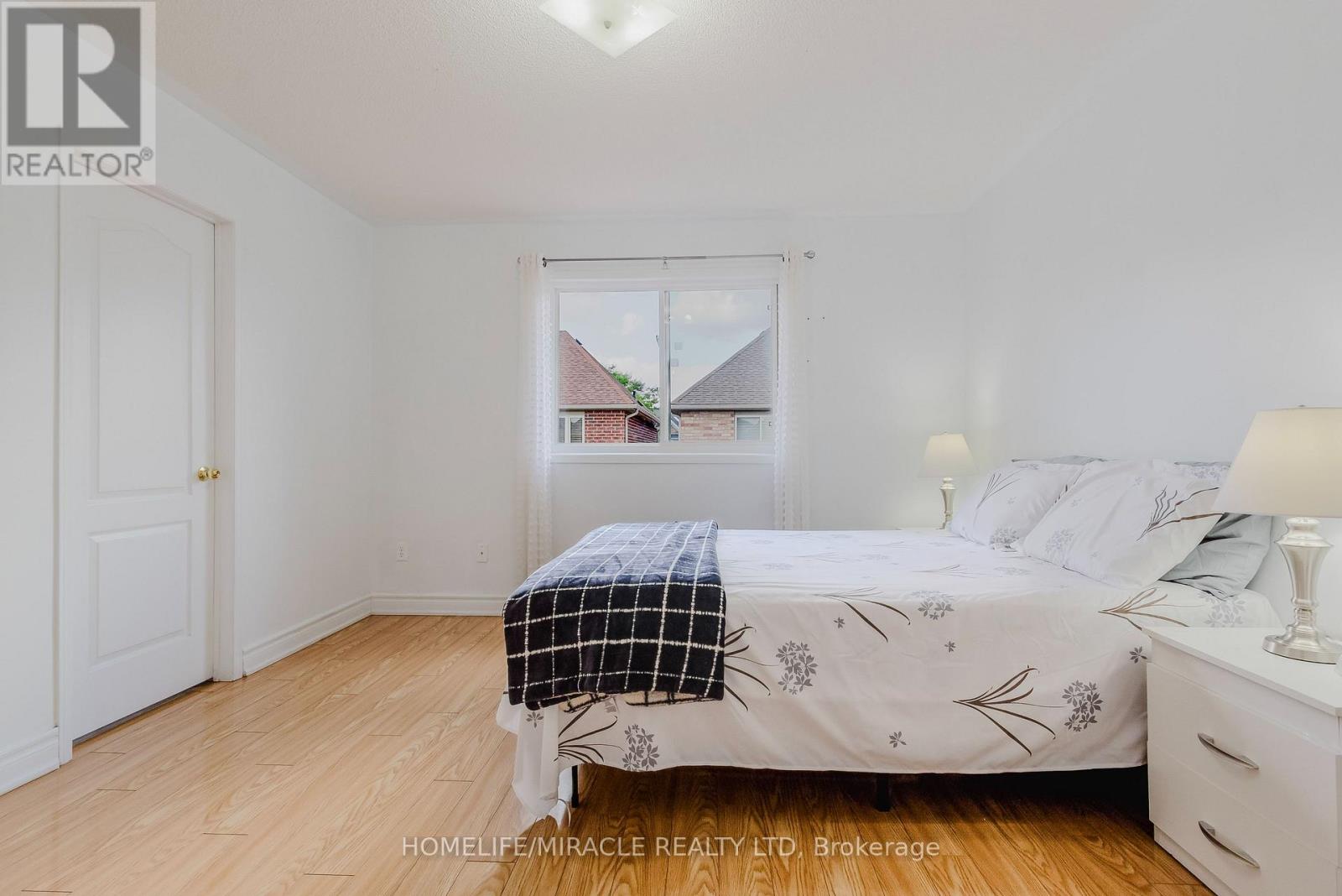 Photo 17 of 27 Silver Egret Road, Brampton ON