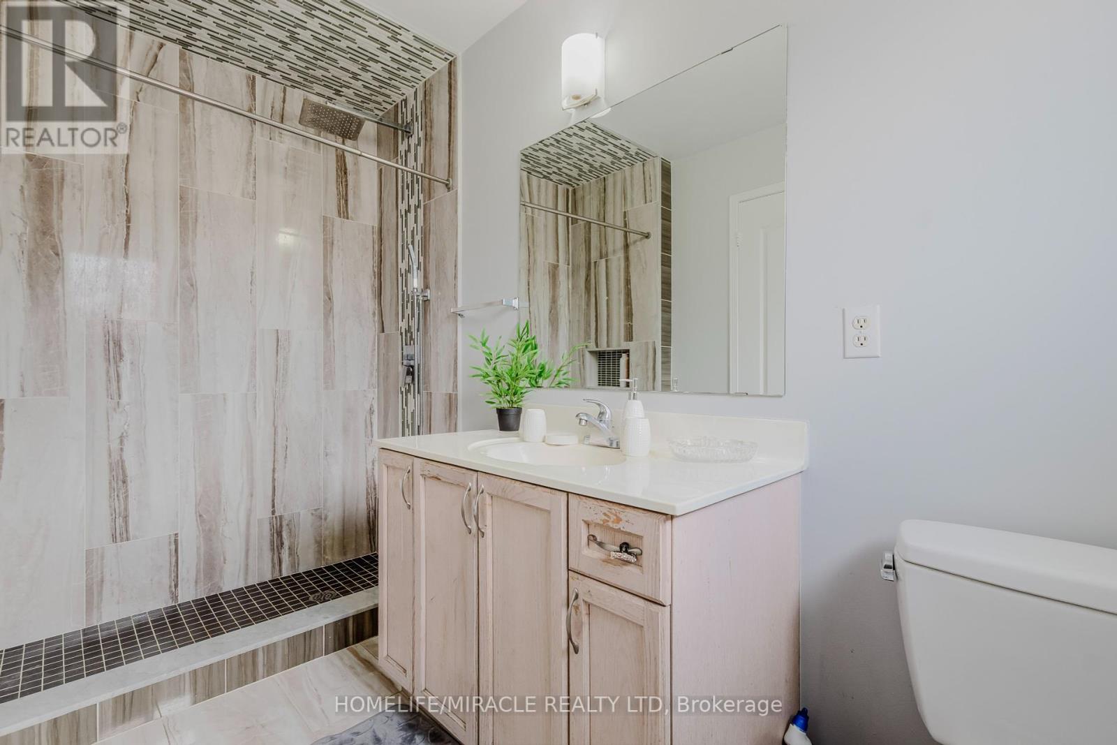 Photo 18 of 27 Silver Egret Road, Brampton ON
