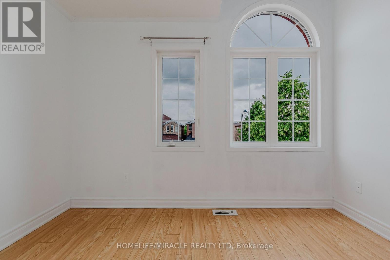 Photo 20 of 27 Silver Egret Road, Brampton ON