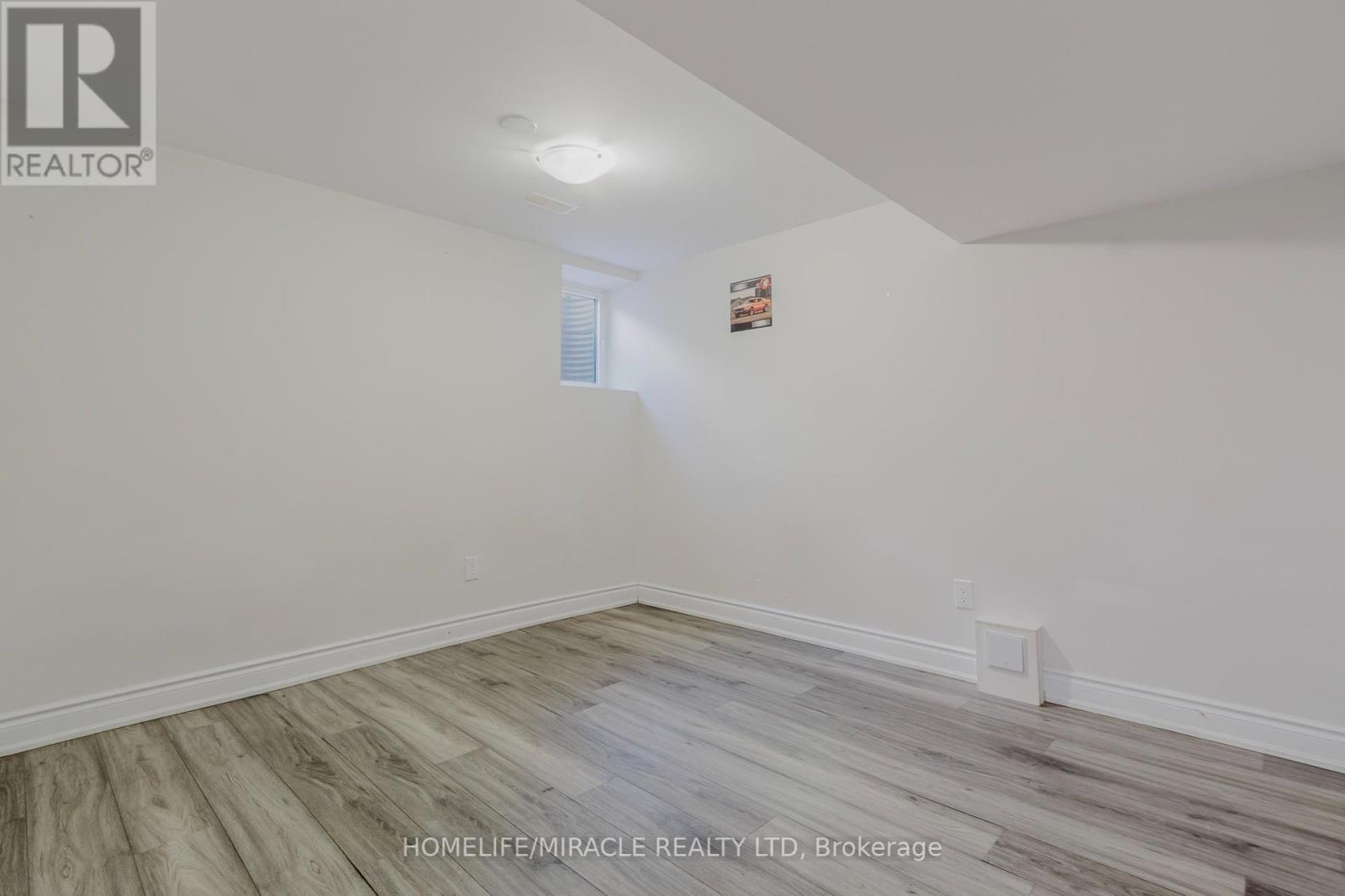 Photo 34 of 27 Silver Egret Road, Brampton ON