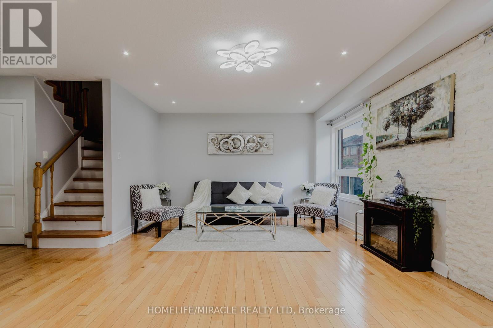Photo 7 of 27 Silver Egret Road, Brampton ON