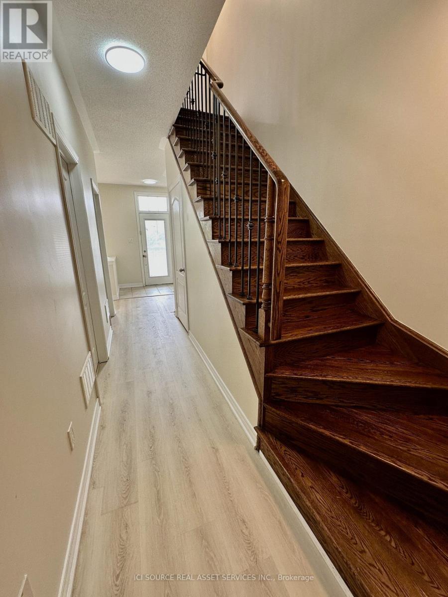 Photo 2 of 4 3215 Thomas Street, Mississauga ON