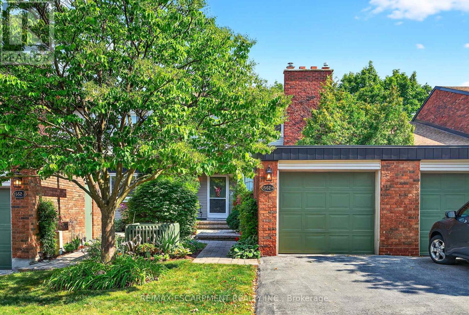 Photo 2 of 4 1552 Kerns Road, Burlington ON