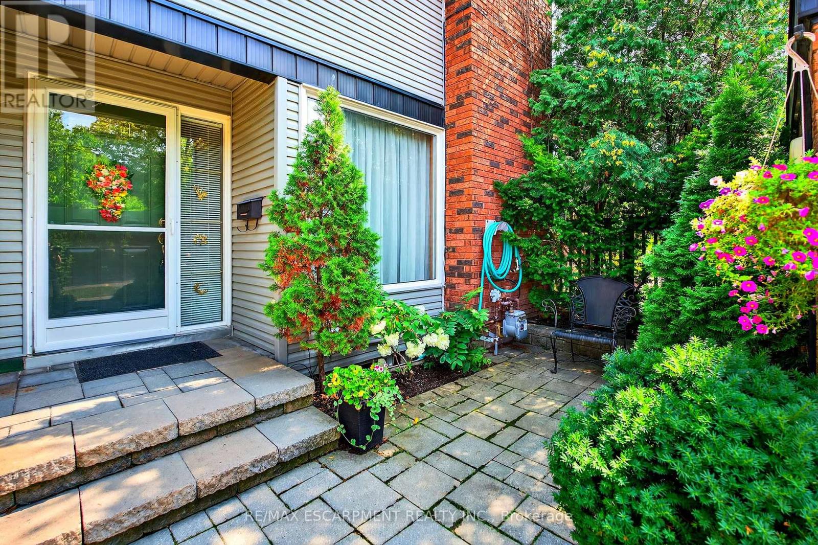 Photo 5 of 4 1552 Kerns Road, Burlington ON