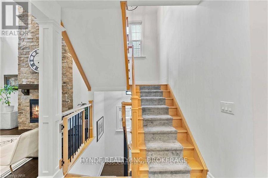Photo 8 of 16 Red Haven Drive, Niagaraonthelake ON