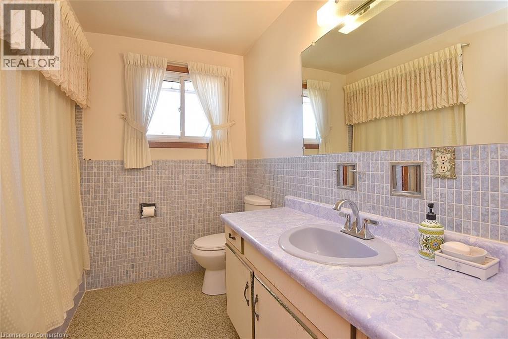 Photo 25 of 122 Mount Albion Road, Hamilton ON