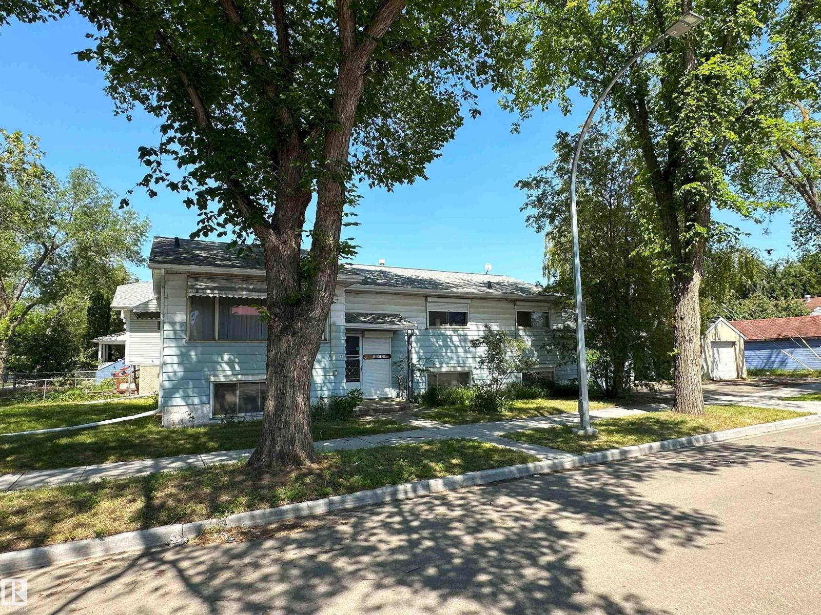 Photo 2 of 9108 112 Av Nw, Edmonton AB