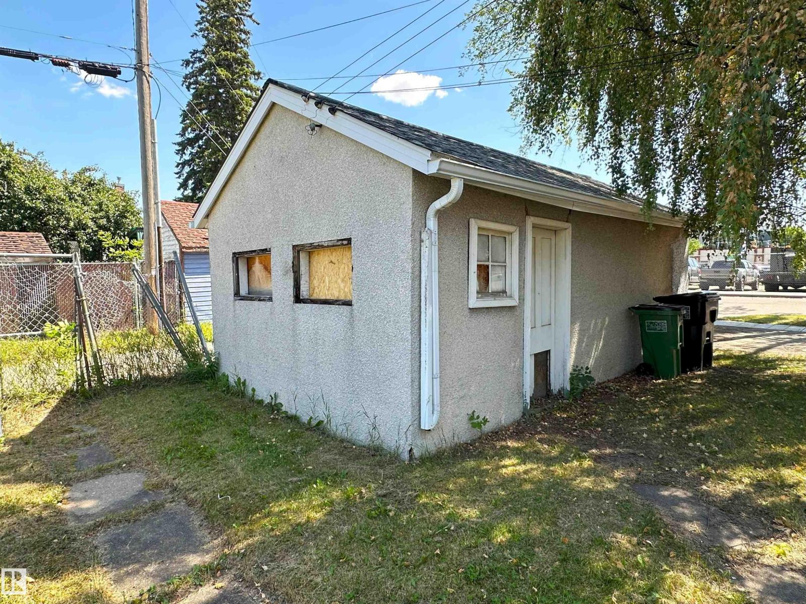 Photo 9 of 9108 112 Av Nw, Edmonton AB
