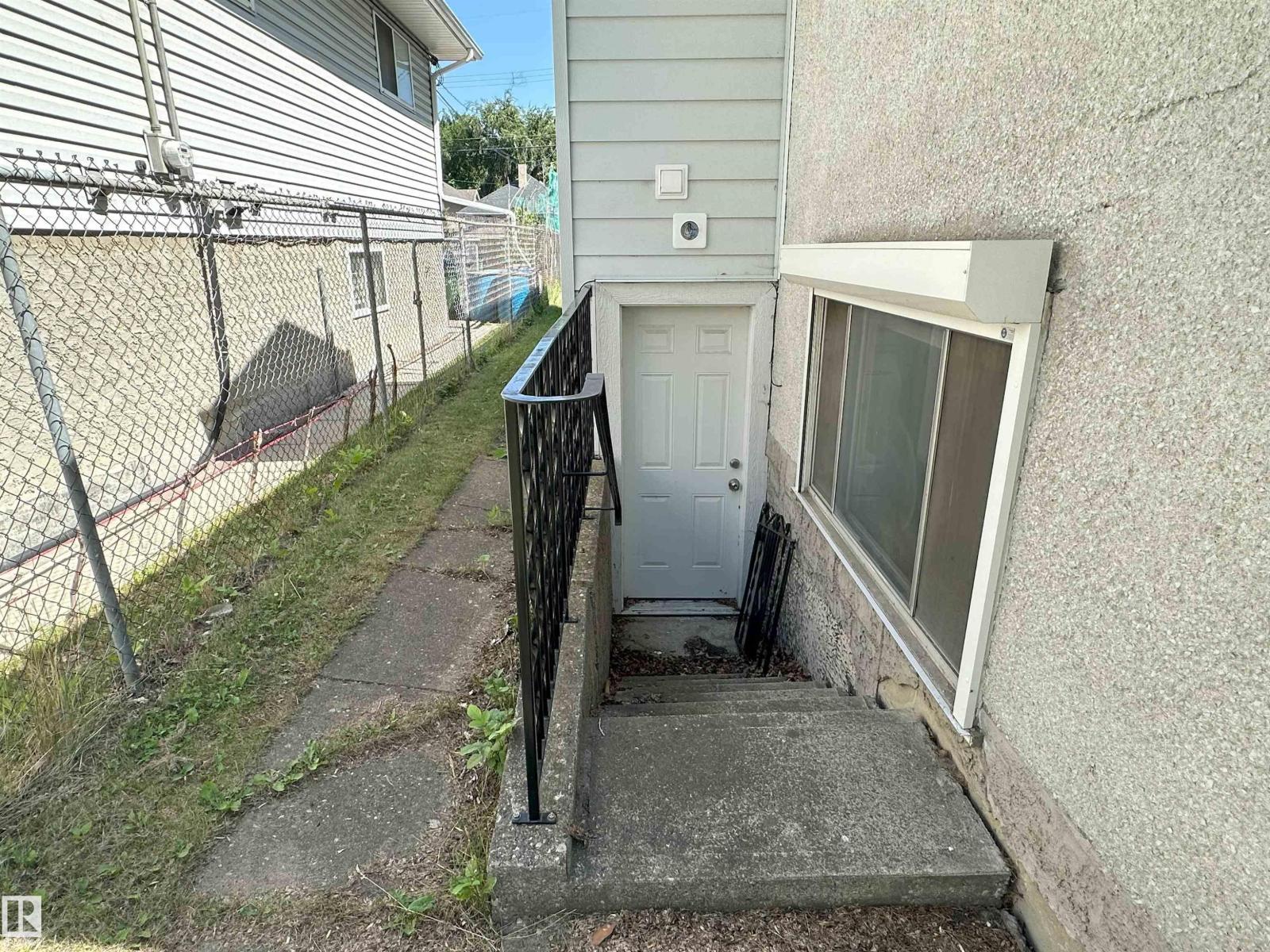 Photo 5 of 9108 112 Av Nw, Edmonton AB