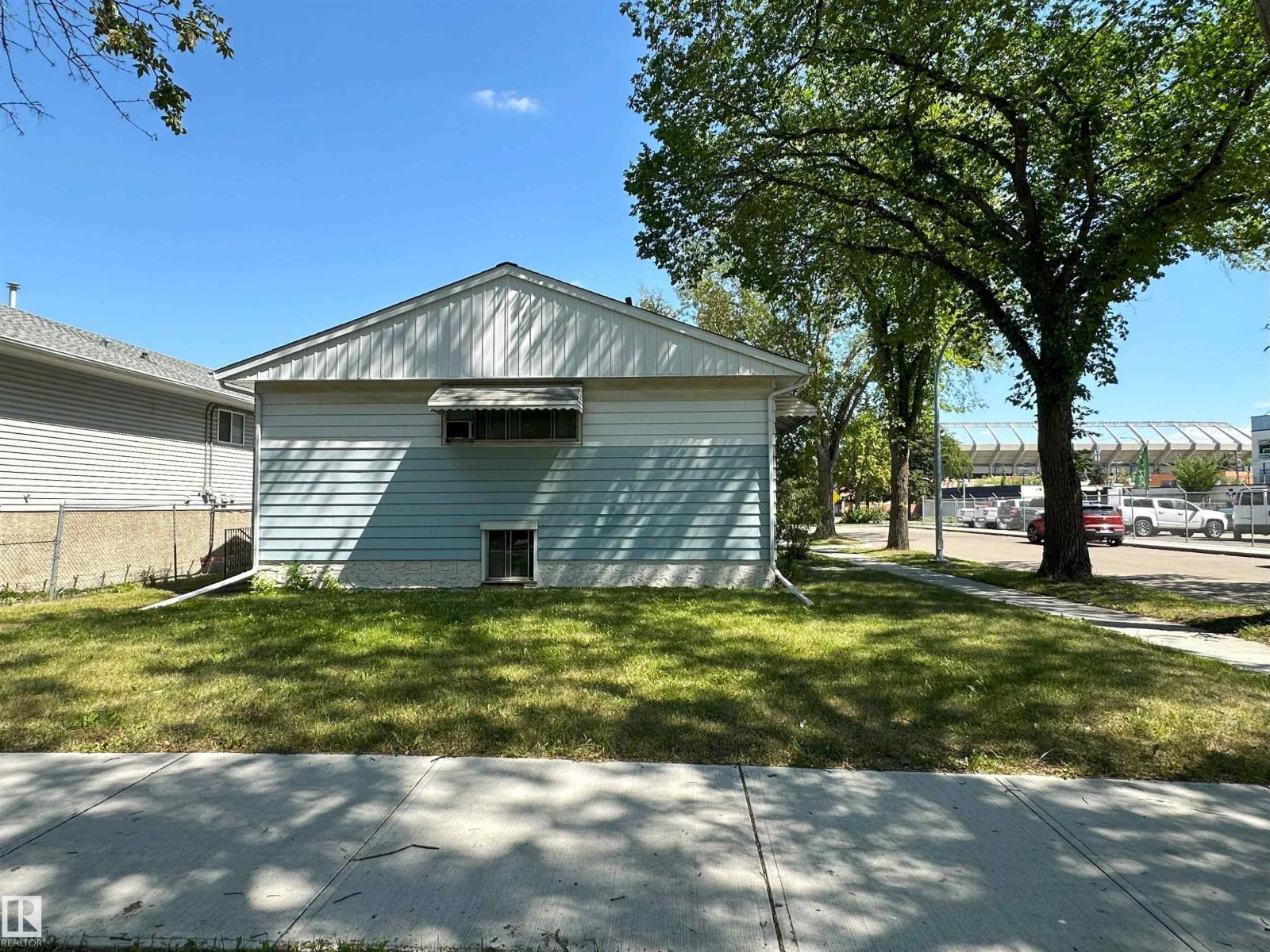 Photo 3 of 9108 112 Av Nw, Edmonton AB