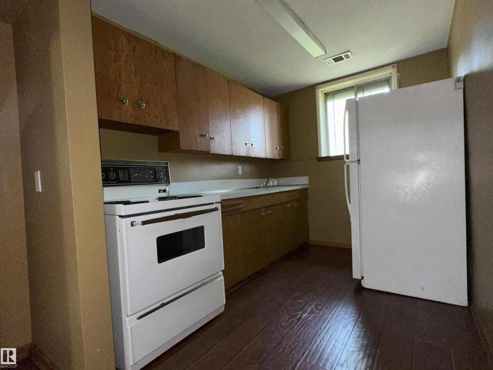 Photo 45 of 9108 112 Av Nw, Edmonton AB