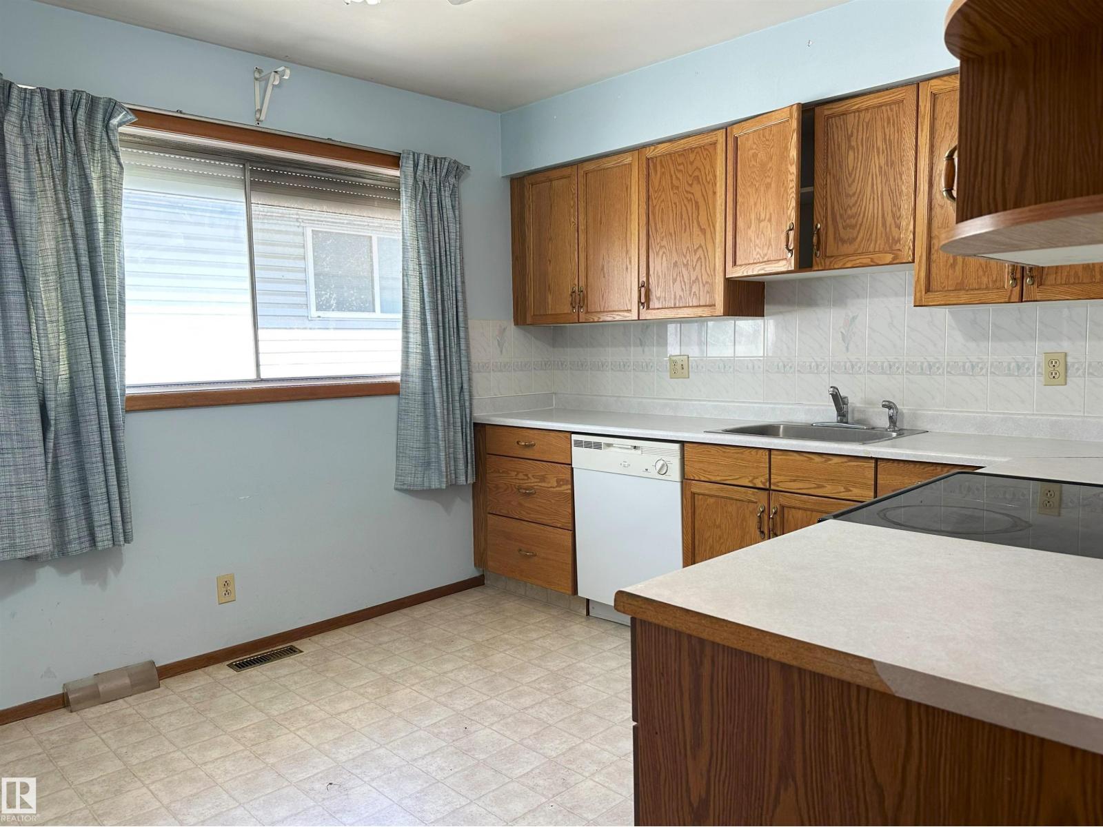 Photo 21 of 9108 112 Av Nw, Edmonton AB