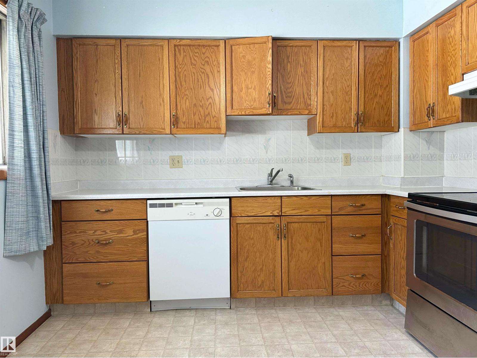 Photo 23 of 9108 112 Av Nw, Edmonton AB