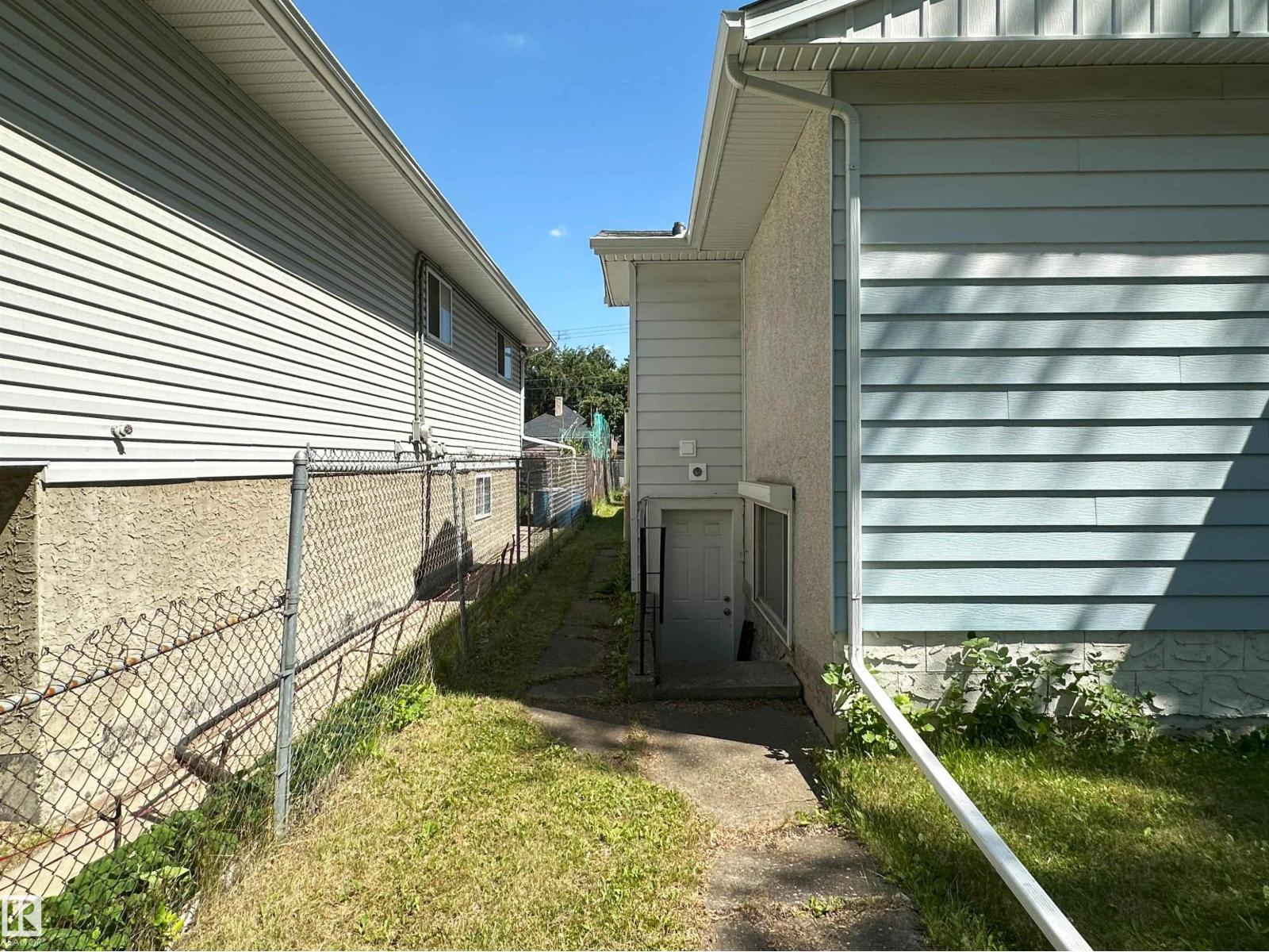 Photo 4 of 9108 112 Av Nw, Edmonton AB