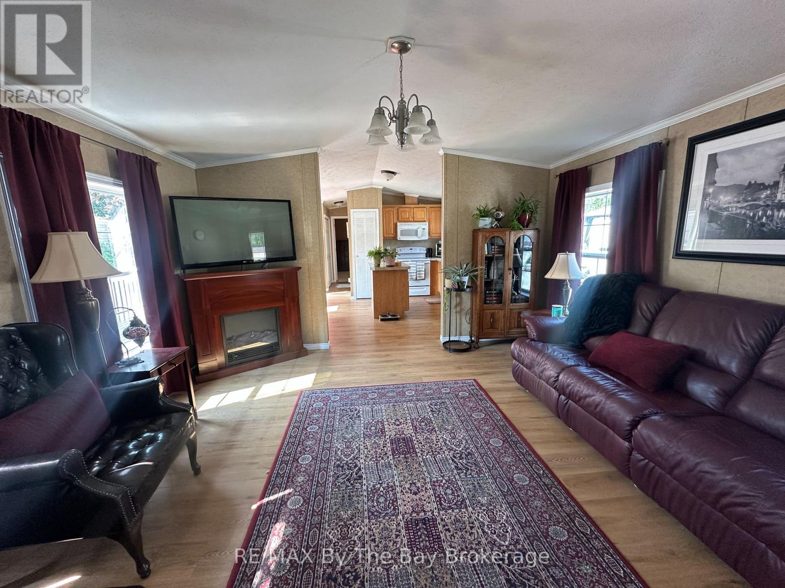 Photo 5 of 40 Georgian Glen Drive, Wasaga Beach ON