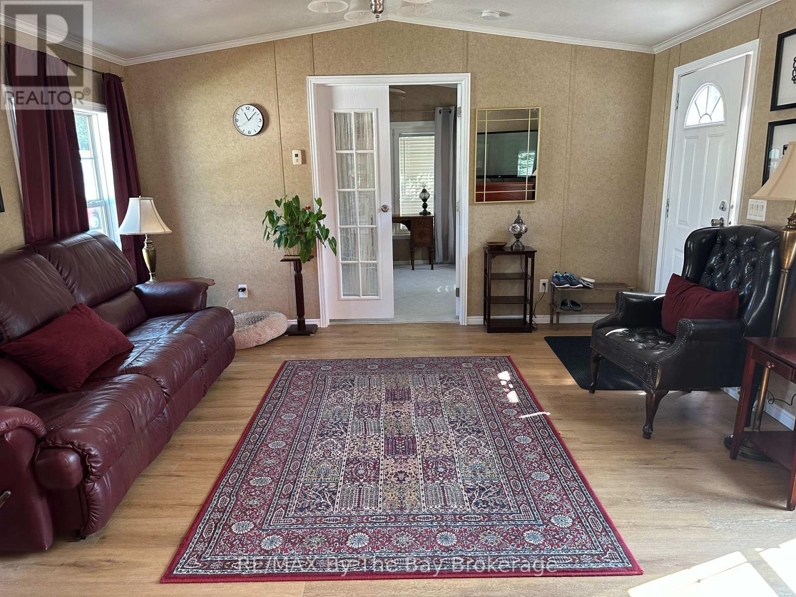 Photo 6 of 40 Georgian Glen Drive, Wasaga Beach ON